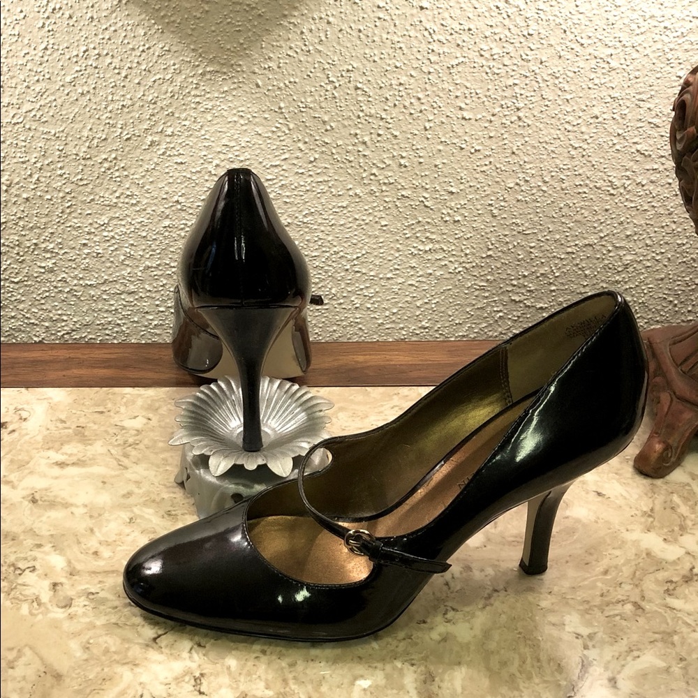 Anne Klein Patent Leather 3” heels in black